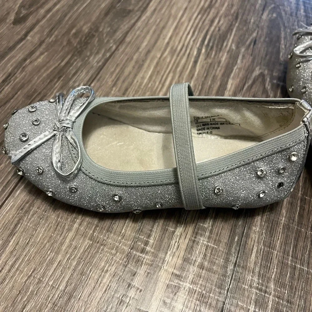 Stuart Weitzman Fannie Sparkle Girls Silver ballet flat Shoes Size 8 Pre-Owned